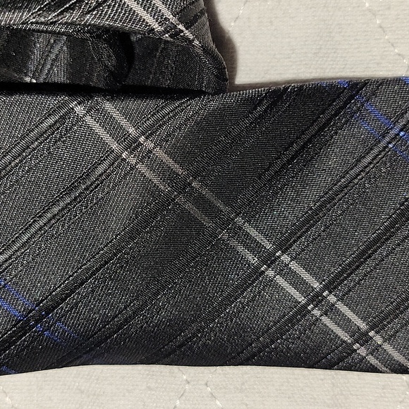 Men's Tie - Picture 2 of 5